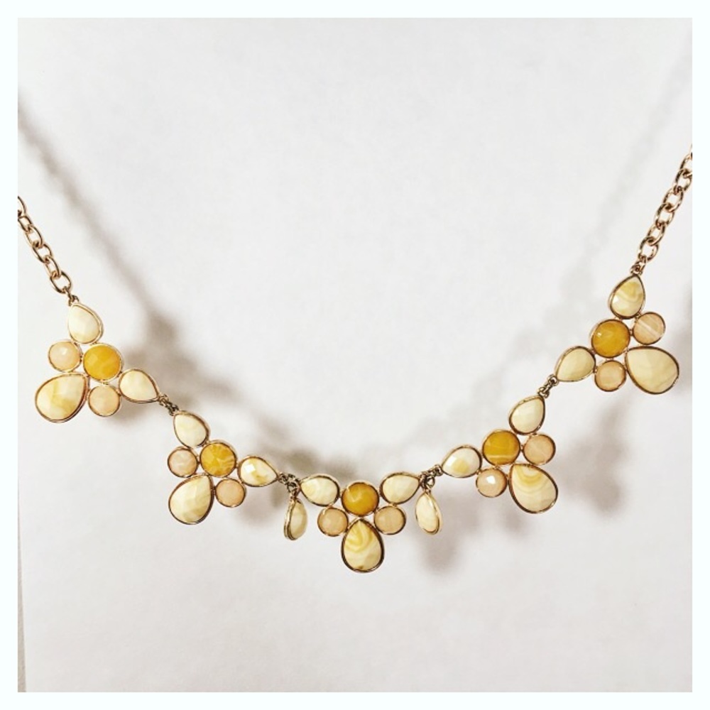 Francesca’s Gold Teardrop Necklace